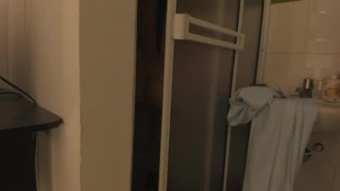 Iza online show from February 8, 2:04 am