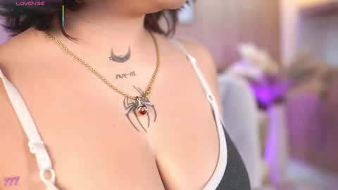 izislust online show from February 13, 12:08 pm