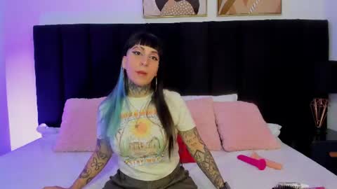 Izzy moon online show from June 9, 11:32 am