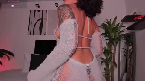 Snapshot of izzy_vega chatting on October 5, 11:12 pm Izzy vega online show from October 5, 11:12 pm