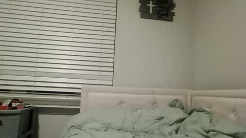 izzynoela online show from October 26, 5:19 am