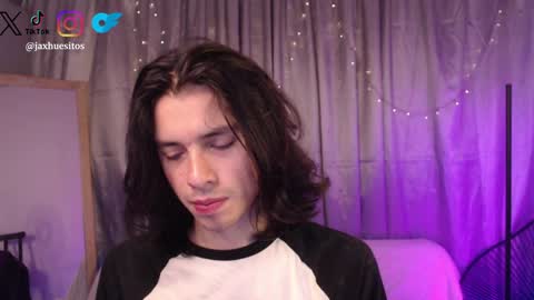 Hey im Jaxxxon check my info     online show from April 8, 11:35 am