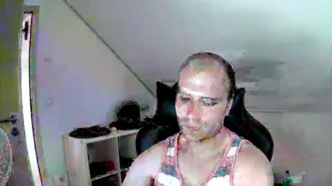 here4y online show from June 25, 7:13 am