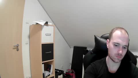 here4y online show from March 9, 9:25 pm