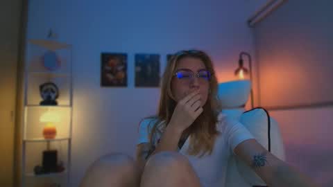 Linda Sofia help me get to 100 thumbs up online show from October 27, 4:56 am