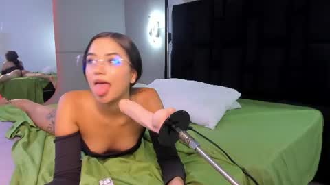 jade_lovv online show from June 24, 7:54 pm