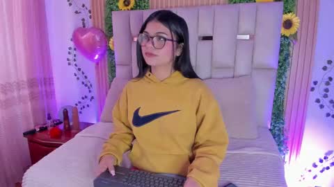 Snapshot of jade_nm chatting on September 25, 1:40 pm ade online show from September 25, 1:40 pm