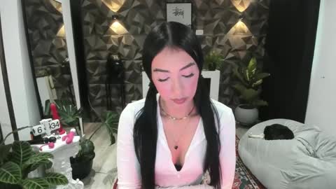 Snapshot of jade_porn chatting on February 11, 11:31 am Jade  independent model online show from February 11, 11:31 am