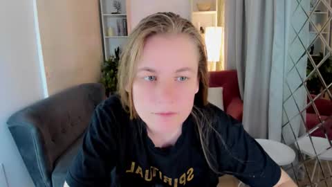 Jade online show from October 26, 2:18 pm