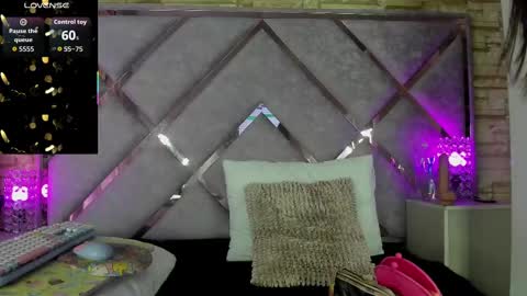 jade white  online show from October 8, 1:28 pm