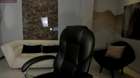 JADE EVANS online show from April 11, 6:34 pm