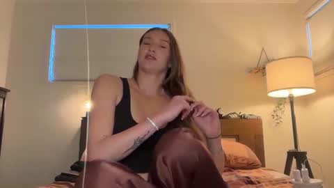 Jadeee online show from August 8, 1:26 am