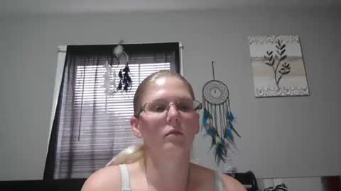 JadeLuv online show from January 10, 6:35 pm