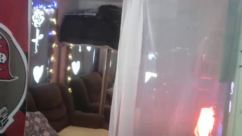 Jamie Rose Queenschild ever... online show from March 12, 7:47 pm