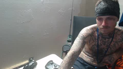 showingitoff online show from October 8, 2:40 am