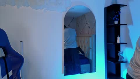 james_cr online show from June 20, 12:44 pm