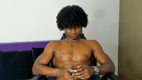 james_makony_1 online show from February 18, 8:16 am