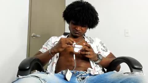 james_makony_1 online show from December 22, 9:09 pm