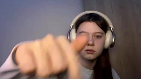 Annnnnnaaa online show from December 18, 5:52 pm