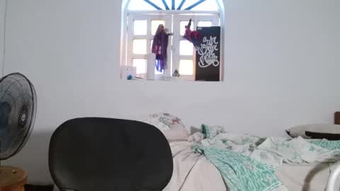 Snapshot of jammes_owen chatting on October 15, 5:47 pm Jammes. online show from October 15, 5:47 pm