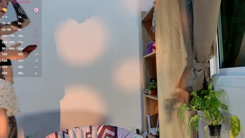 jane_margol1s online show from April 5, 10:29 pm