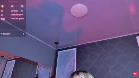 janettejones_ online show from October 9, 5:02 am