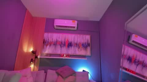 Janinne  online show from April 6, 11:11 am