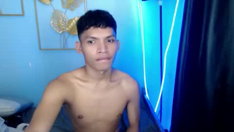 janlloyd04 online show from April 15, 6:06 am