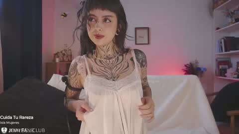   jmaybe e online show from December 3, 3:24 pm