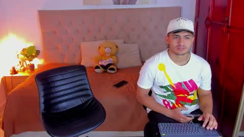 janomar01 online show from November 19, 7:01 pm