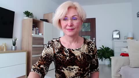 Jasmin room for people 40 online show from February 2, 12:45 pm