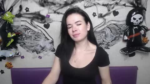 JasmineKouch online show from October 21, 6:00 pm