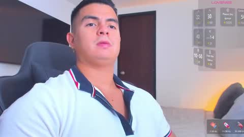 JBrooksXx online show from October 25, 10:43 pm