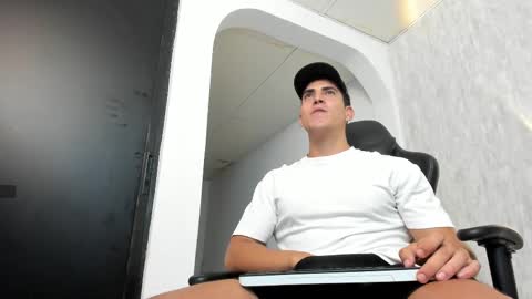 jaxon_steel01 online show from March 1, 5:09 am