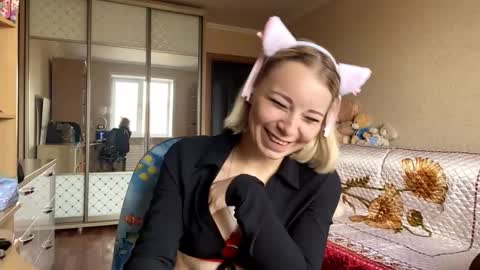 Snapshot of jaynafriess chatting on October 22, 9:45 am Mira online show from October 22, 9:45 am