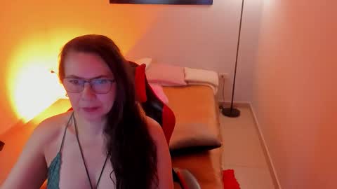 Jazmin online show from April 1, 1:34 pm