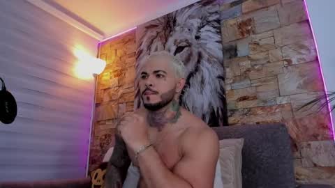 Jean  axelcrow       Modelo Independiente online show from April 15, 5:11 am