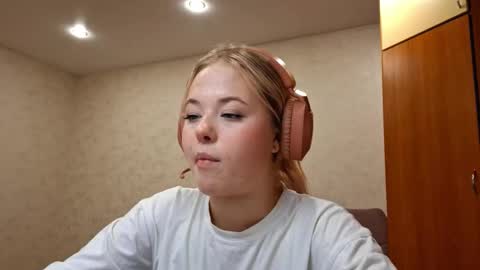 Snapshot of jeanesochan chatting on October 22, 1:13 pm Sofia online show from October 22, 1:13 pm