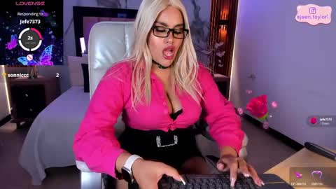 Jeen Taylor online show from May 1, 8:58 pm