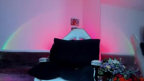 jen online show from April 9, 8:09 am