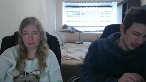 JenisAndPeter online show from March 10, 7:00 am