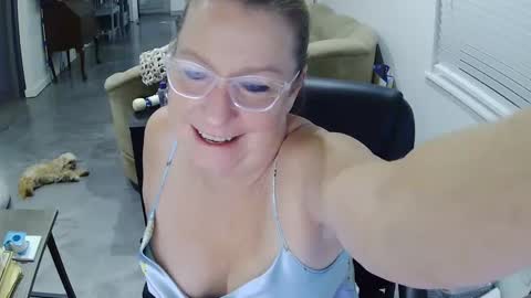 jenna197069 online show from December 12, 1:21 am