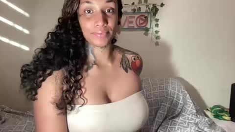 Snapshot of jenni_cash chatting on October 22, 12:14 am Mistress Jenni online show from October 22, 12:14 am