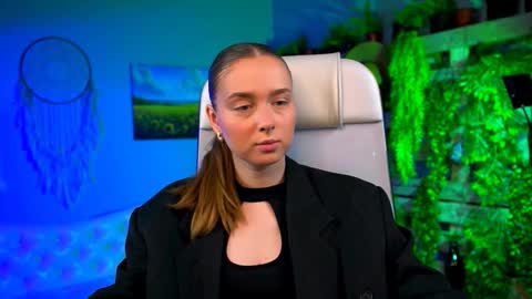 Jennifer online show from February 24, 7:17 pm