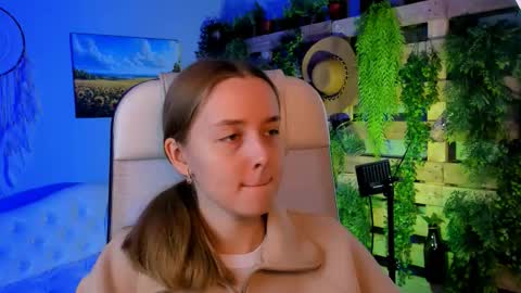 Snapshot of jennifergraces chatting on October 6, 9:38 am Jennifer online show from October 6, 9:38 am