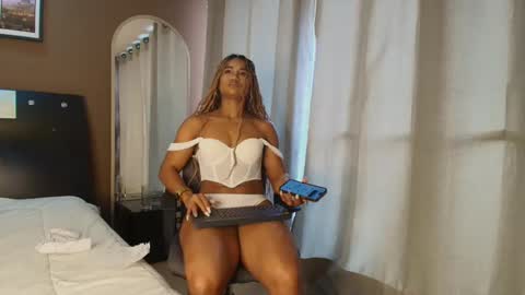 Snapshot of jennmullatta_ chatting on February 6, 4:58 pm Jenn online show from February 6, 4:58 pm