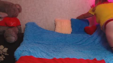 Snapshot of jenny_oliviawow chatting on September 11, 3:02 pm  All the most interesting in private.  my room for my smile  online show from September 11, 3:02 pm