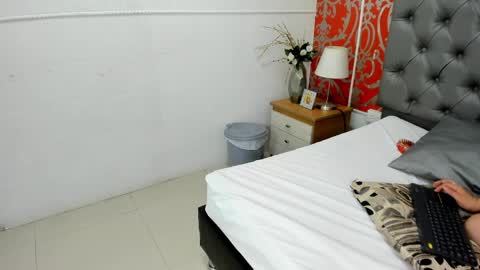 jenny_towers online show from April 12, 7:45 am