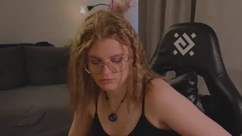 JessieVibes online show from July 8, 3:04 pm
