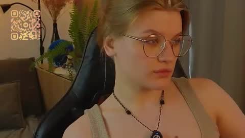  JessieVibes online show from July 25, 2:37 pm